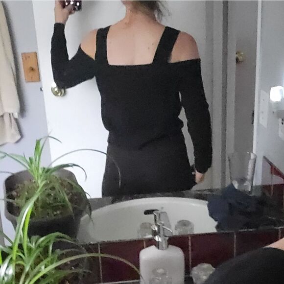 Kendall & Kylie size M Black Cropped Off-Shoulder Chunky Sweater - Picture 6 of 6